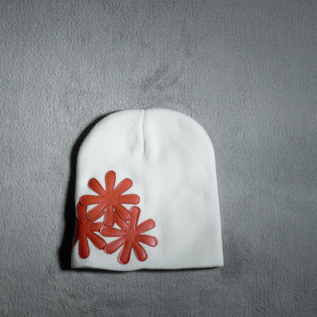 WHITE/RED CV BEANIE