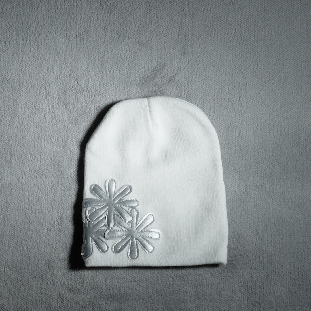 WHITE/SILVER CV BEANIE
